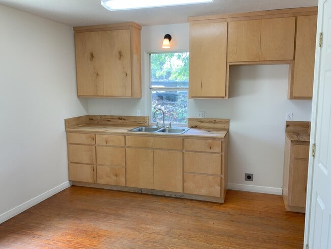 Photo - 1203 E Main St