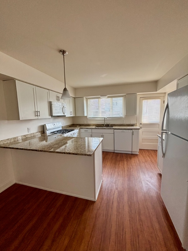 Building Photo - 90 Laverack Ave Rental