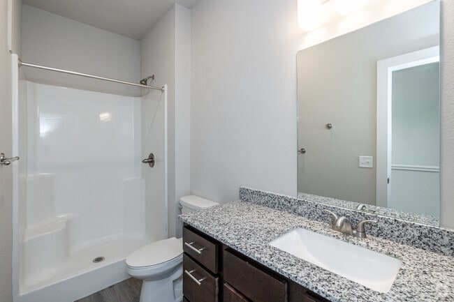 1BR, 1BA - 740SF - Bathroom