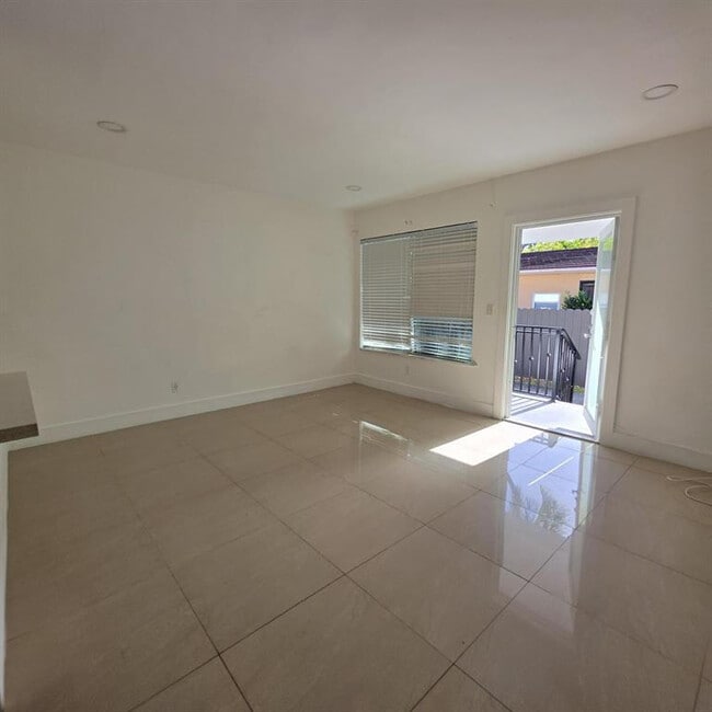 Photo - 181 NE 168th St