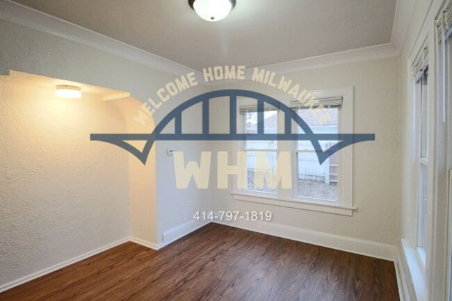 Photo - 221 W Ring St