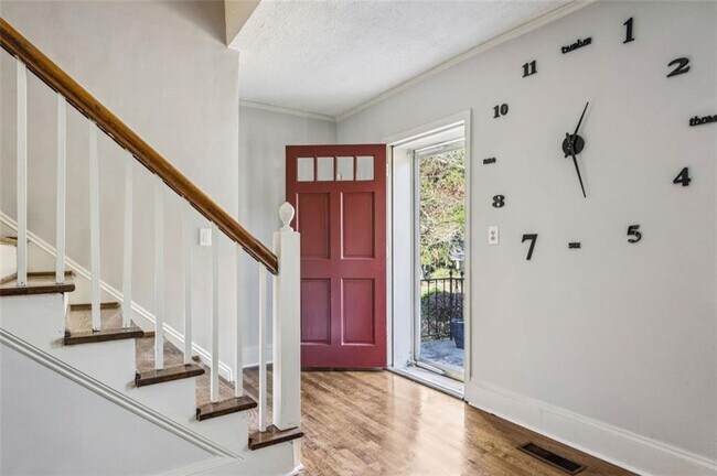 Photo - 2050 Mercer Ave