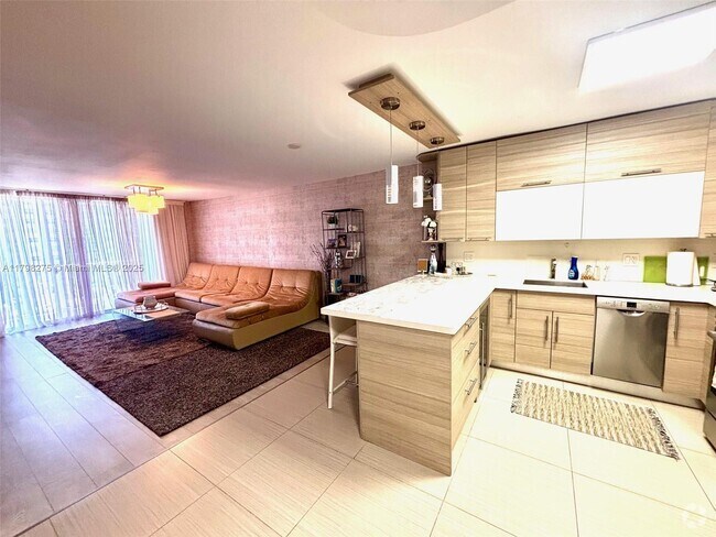 Building Photo - 1825 S Ocean Dr Unit 513 Rental
