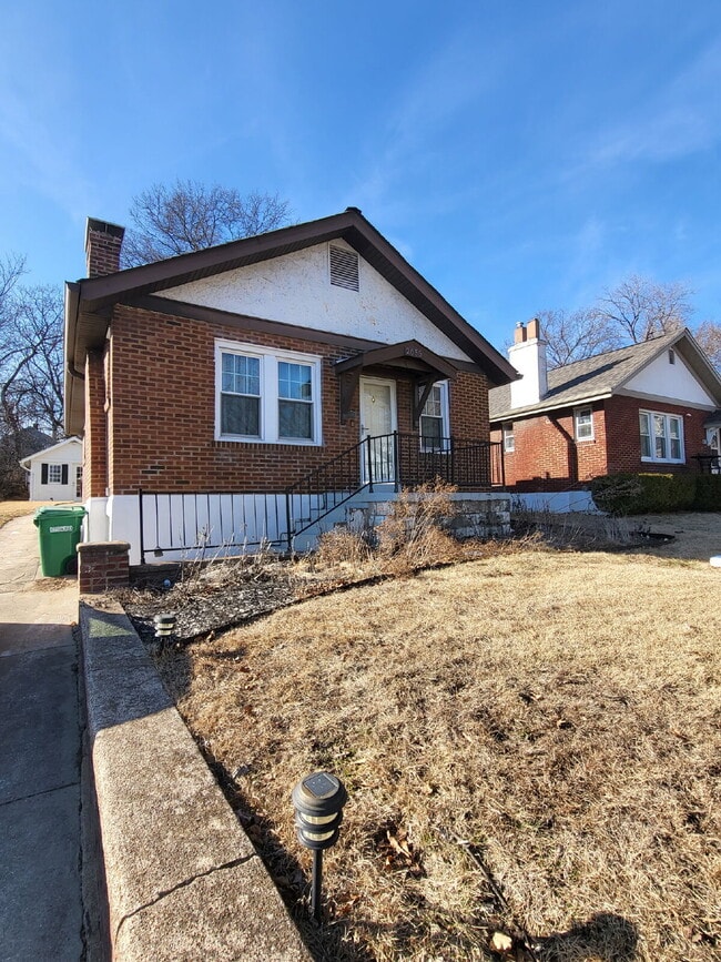 Photo - "Charming Brentwood house 2 bedrooms 1 Bathoom, Prime Location!"