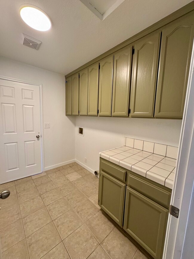 Building Photo - 6489 Ponderosa Way Rental