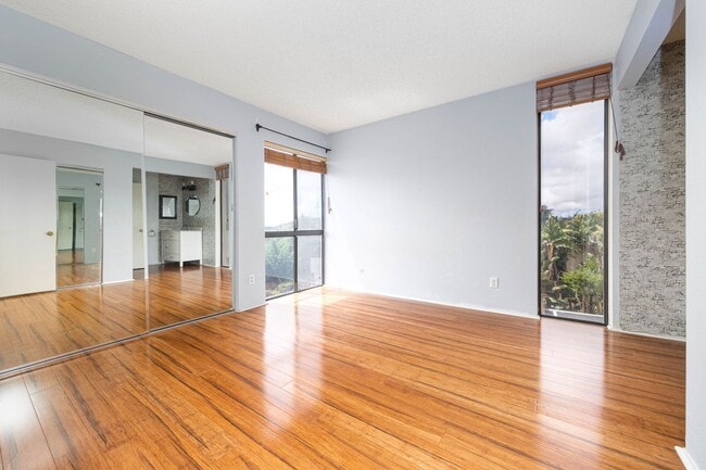 Building Photo - Corner Unit 107