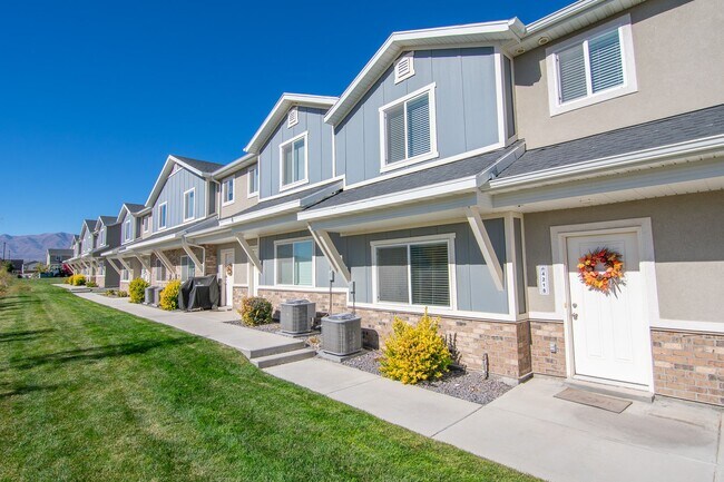 Stylish, 2-Story Upgraded Townhomes in Dub... - Stylish, 2-Story Upgraded Townhomes in Dub...