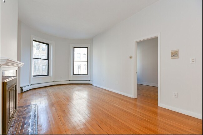 Photo - 922 Beacon St Unit 14