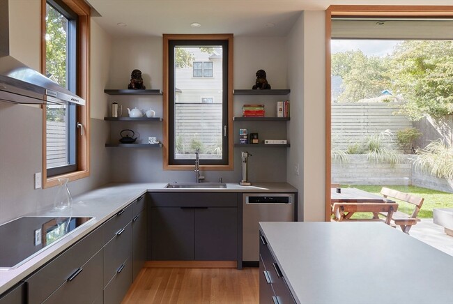 Photo - 76 Holworthy St