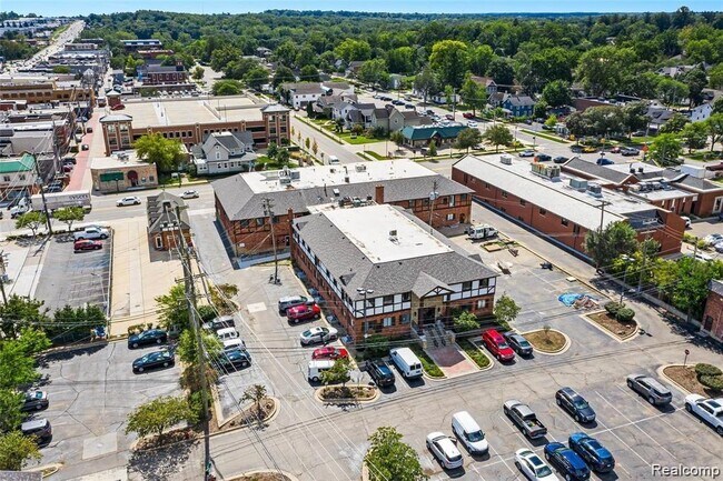 Photo - 134 W University Dr Unidad 311