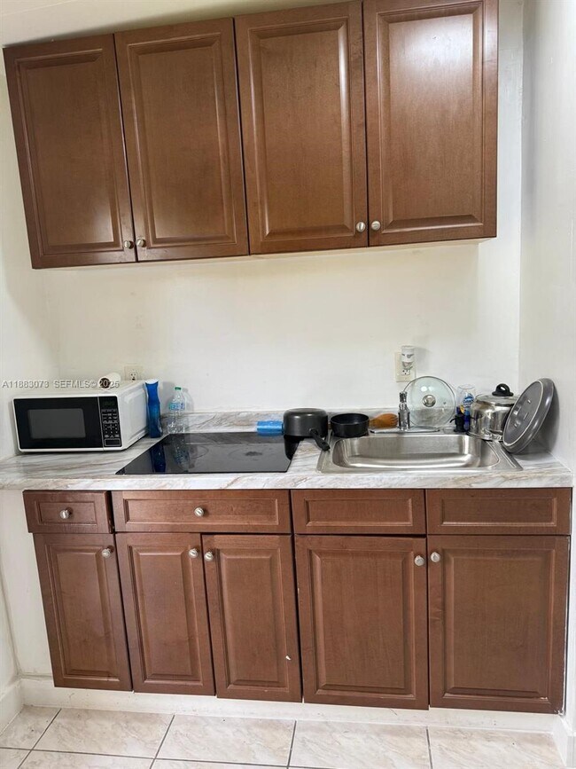 Photo - 826 SW 12th Ct Unit 1