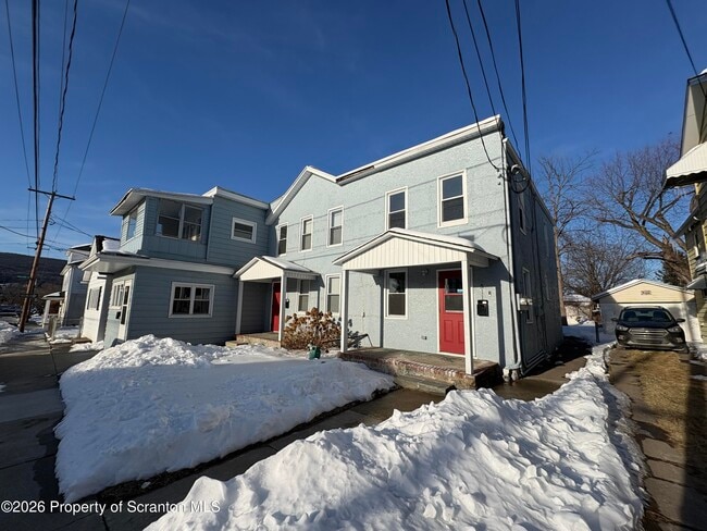 Building Photo - 511 Oak St