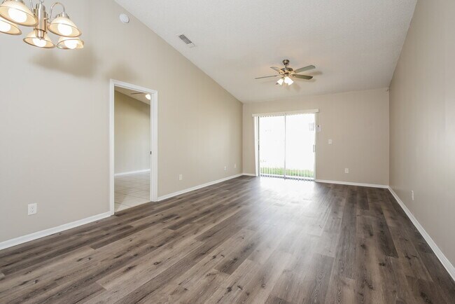 1220 Regal Ridge Dr