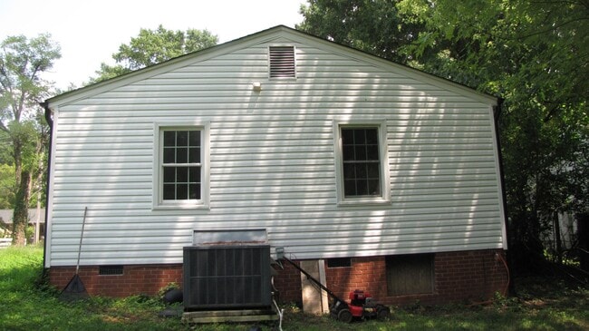 Photo - Charming 3 Bedroom, 1 Bathroom Home