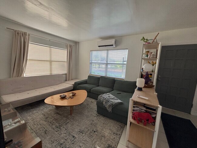 8290-8292 NW 5th Ave