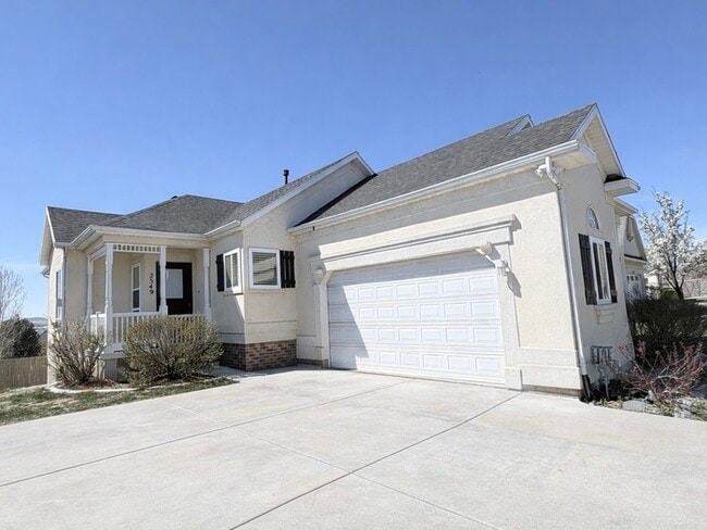 Building Photo - Peppercorn