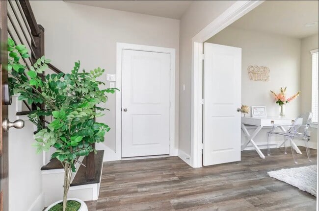 Photo - 1740 Cove Cres Ct