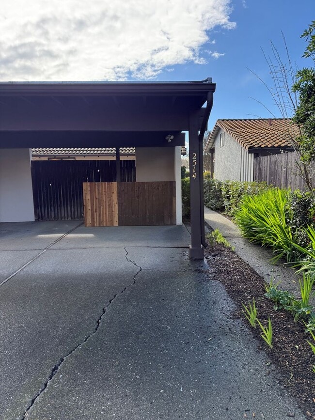 Building Photo - Rare opportunity to live in Village Homes!