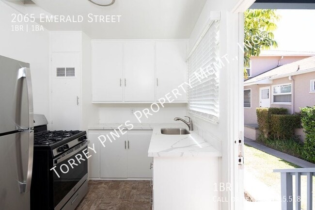 Building Photo - 2065 Emerald St Rental