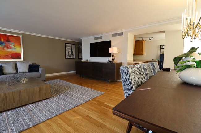 Photo - 360 E Randolph St