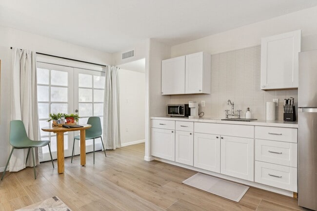 Building Photo - 2929 N 55th Pl Unit Studio