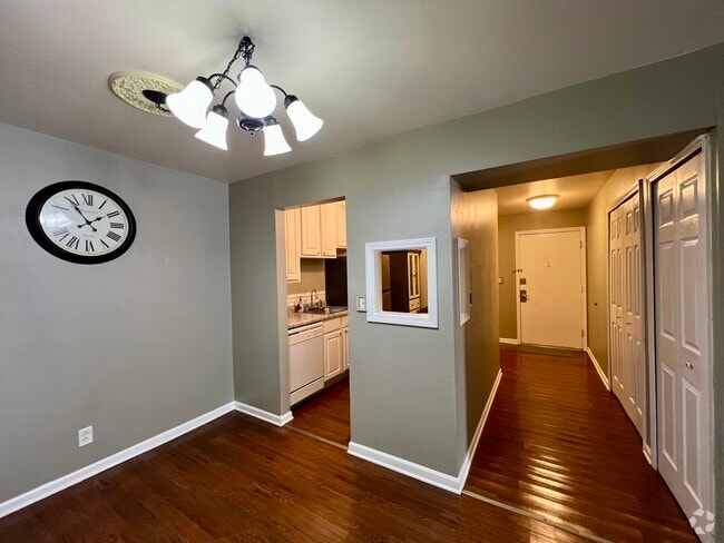 Building Photo - 1875 Tall Oaks Dr Rental