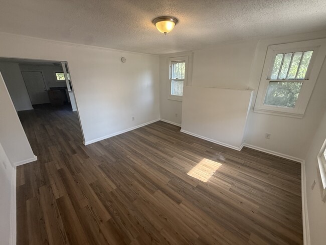 Photo - 803 Moss St