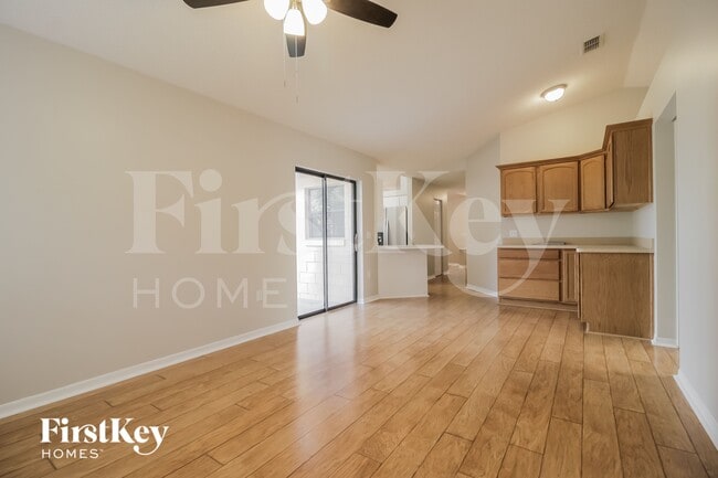 Photo - 3260 St James Ave