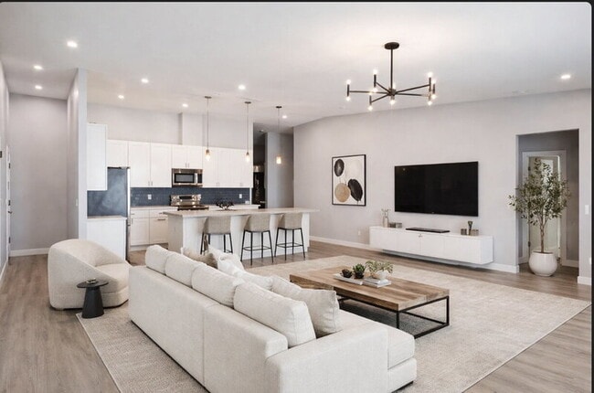 Building Photo - 2511 E Broadway Rd