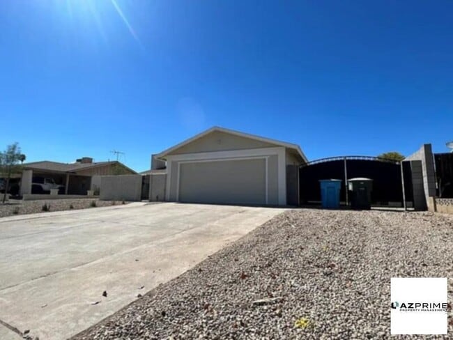 Building Photo - Beautiful family Home