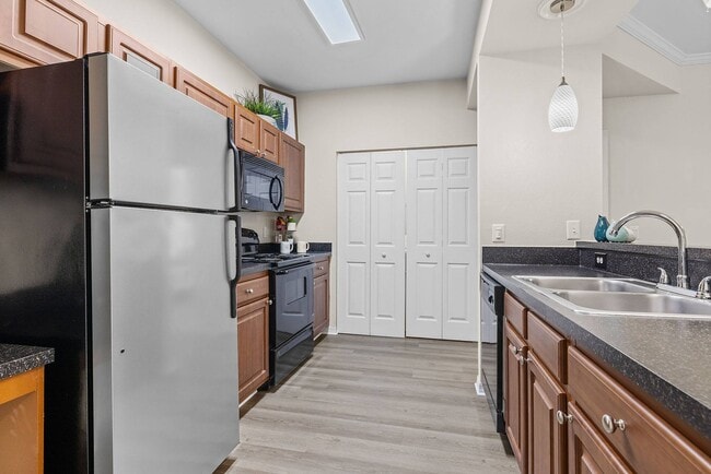 Photo - Avenue at Timberlin Park