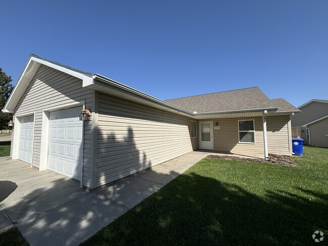 Building Photo - 1955 Deerfield Dr Rental