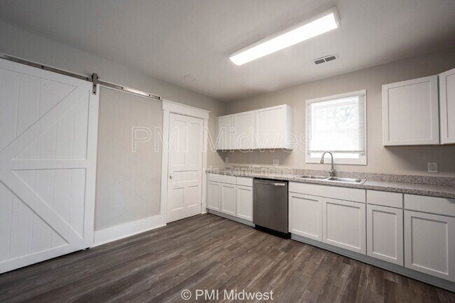 Photo - 538 W 29th St