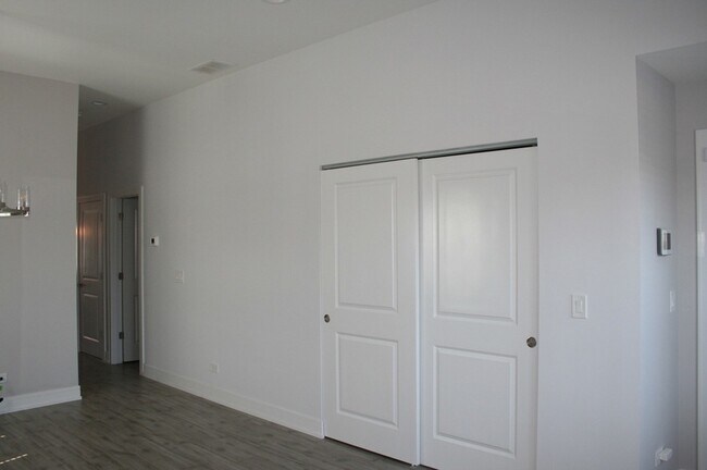3706 N Drake Ave Unidad 1