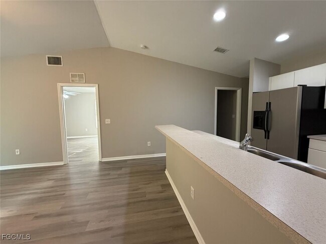 Photo - 2415 Herb Ave S