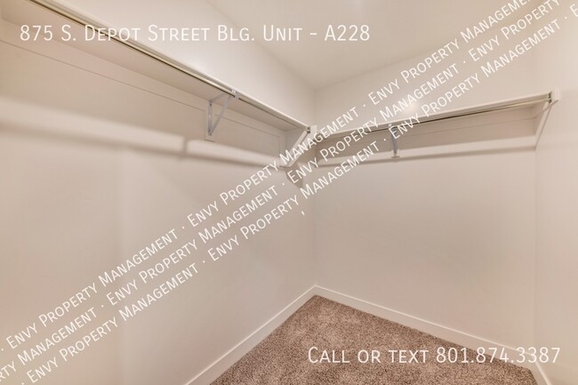 Photo - 875 S Depot St House