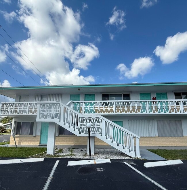 Building Photo - 2102 Lake Osborne Dr Unit 20 Rental