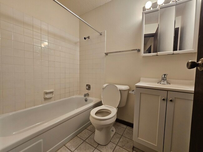 Photo - 2333 Green Apartments