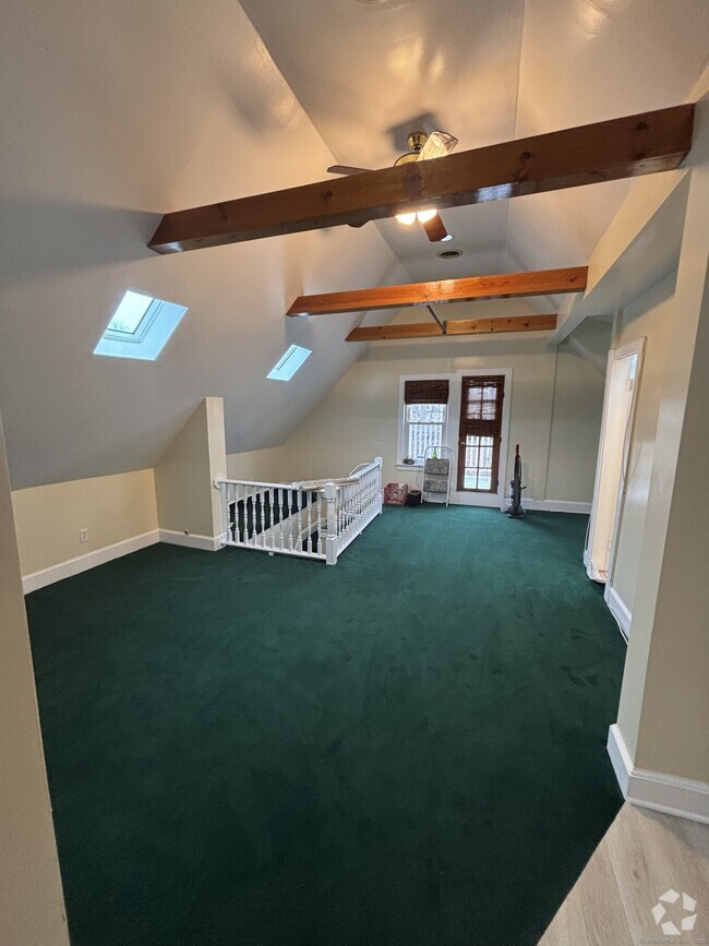 Building Photo - 585 Beechwood Ave Rental
