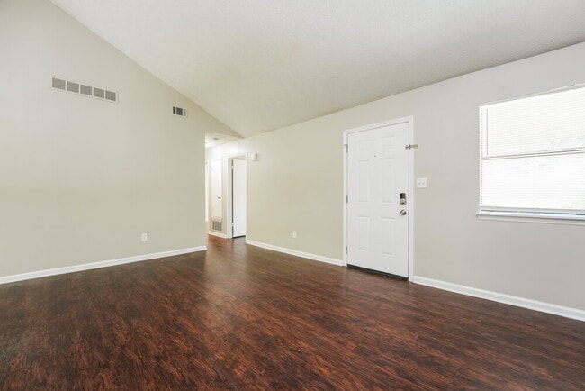 Photo - 488 Carillon Ln