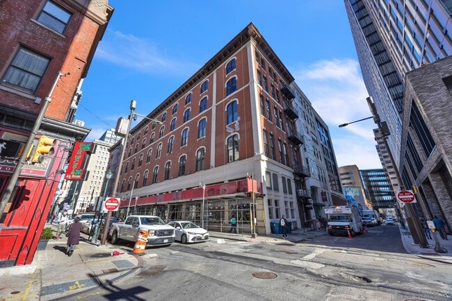 Building Photo - 105 S 12th St Unit 402