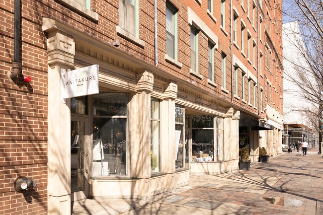 Photo - 1661 Washington St