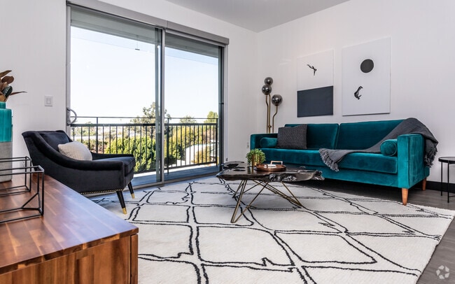 2BR, 2BA - 1039-1104 SF