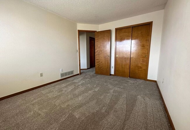 Photo - 10606 Kipling Way