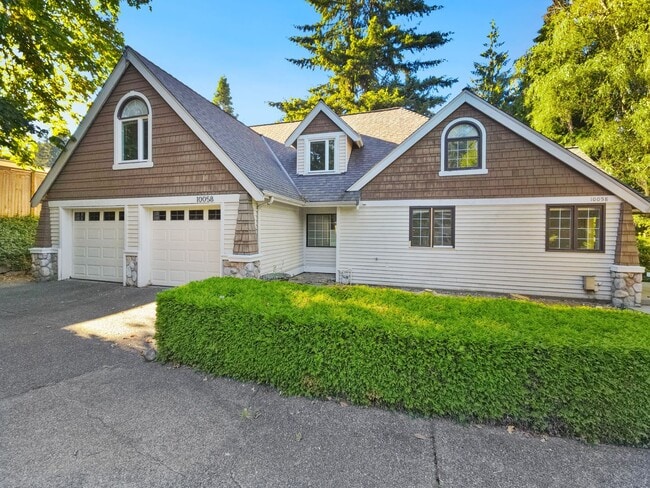 Building Photo - Stunning 4-Bedroom Home with Luxurious Mas...