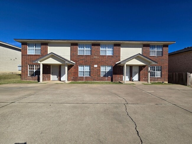 Building Photo - AVAILABLE NOW! Unit 1603 Dugger Circle - D
