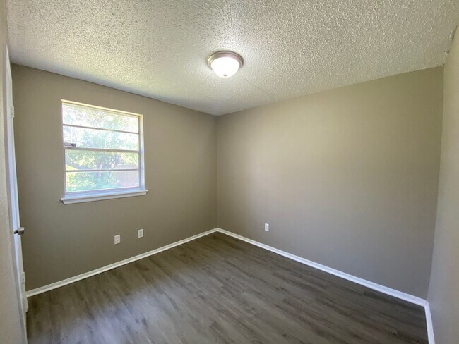 Photo - Charming 5 Bedroom House