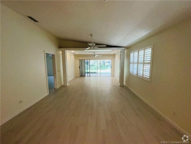 Building Photo - 781 SW Balmoral Trce Rental