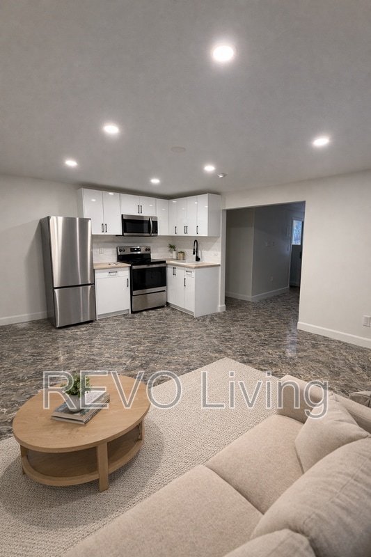 Photo - 7800 Lundy's Ln