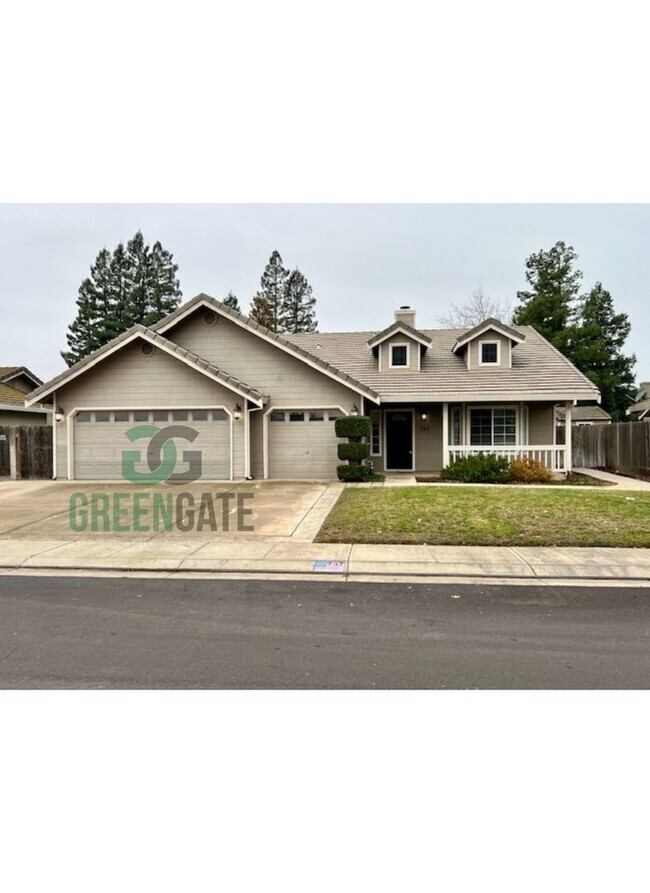 Building Photo - 3 BEDROOM 2.5 BATH HOME MOVE IN READY IN E...